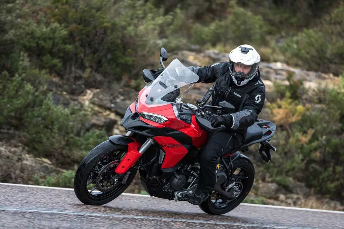 La Multistrada più leggera e facile di sempre? Abbiamo guidato la nuova Ducati V2 [VIDEO] (55)