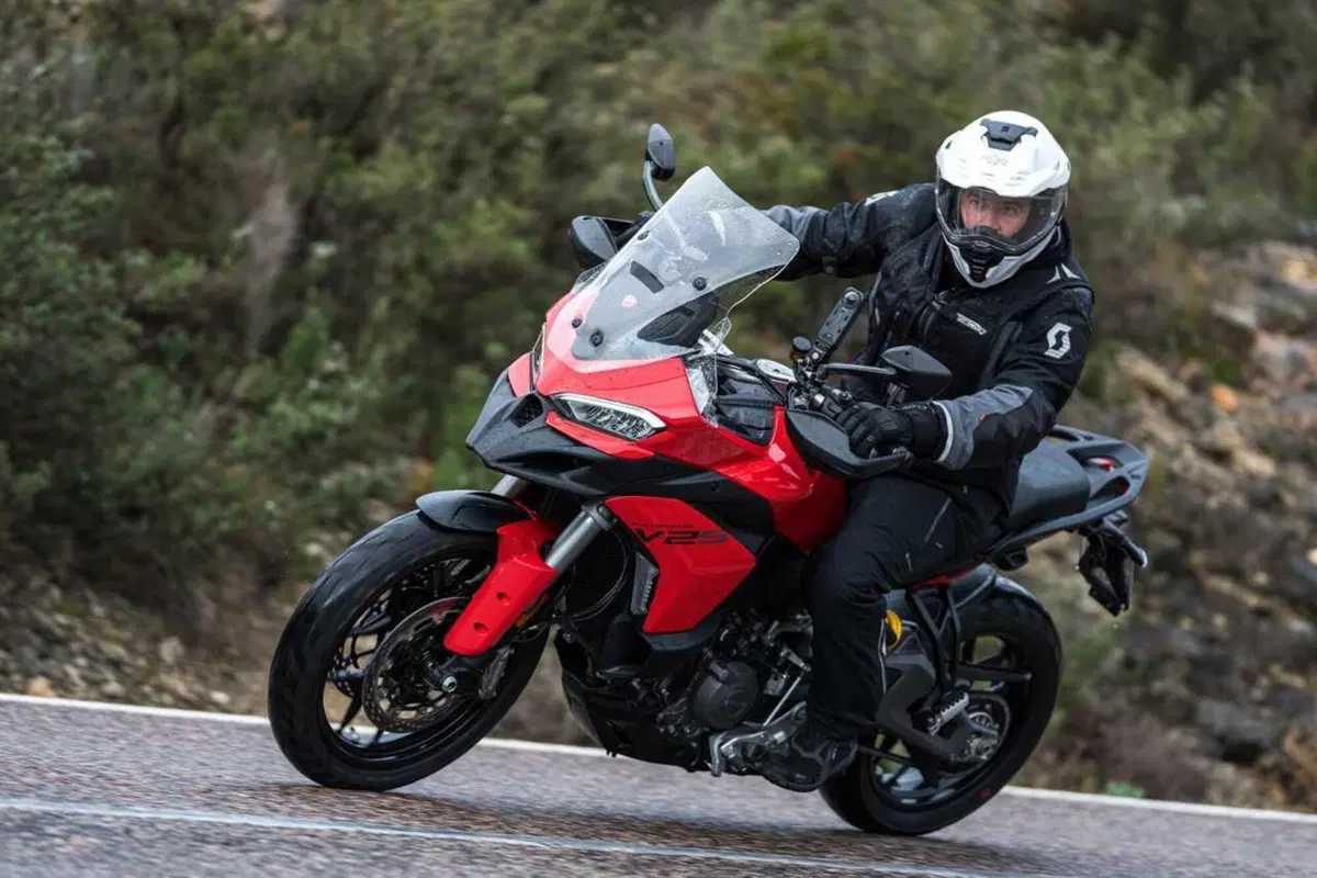 La Multistrada più leggera e facile di sempre? Abbiamo guidato la nuova Ducati V2 [VIDEO] (56)