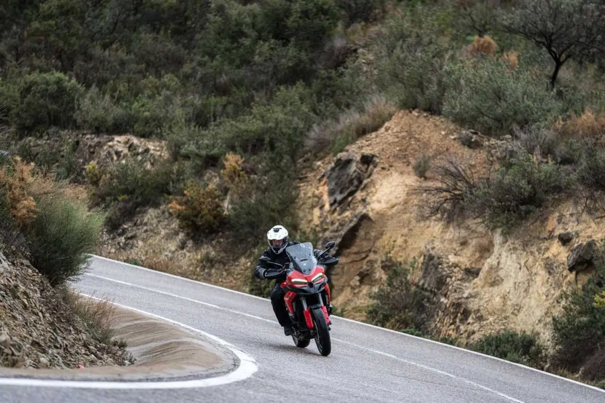 La Multistrada più leggera e facile di sempre? Abbiamo guidato la nuova Ducati V2 [VIDEO] (58)