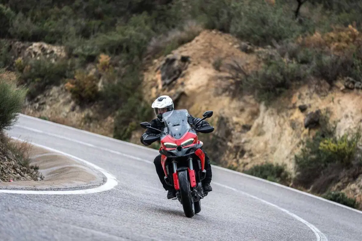 La Multistrada più leggera e facile di sempre? Abbiamo guidato la nuova Ducati V2 [VIDEO] (61)