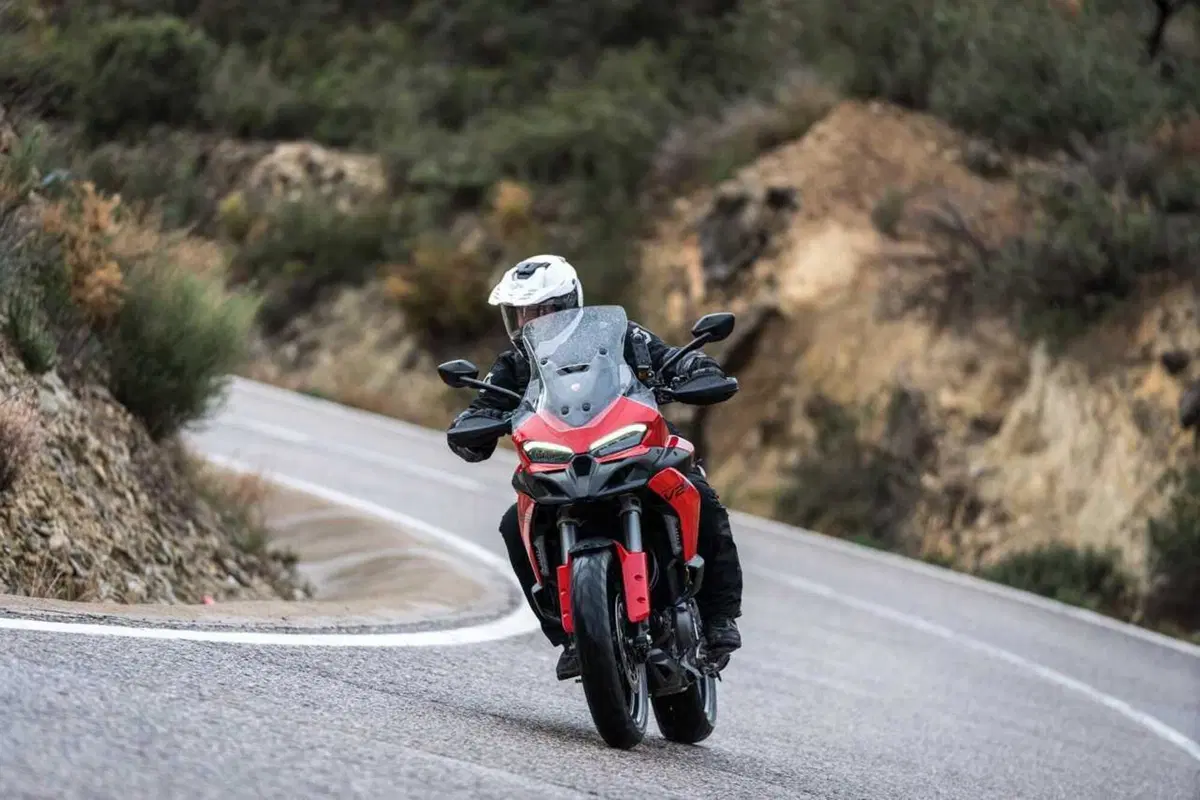 La Multistrada più leggera e facile di sempre? Abbiamo guidato la nuova Ducati V2 [VIDEO] (62)