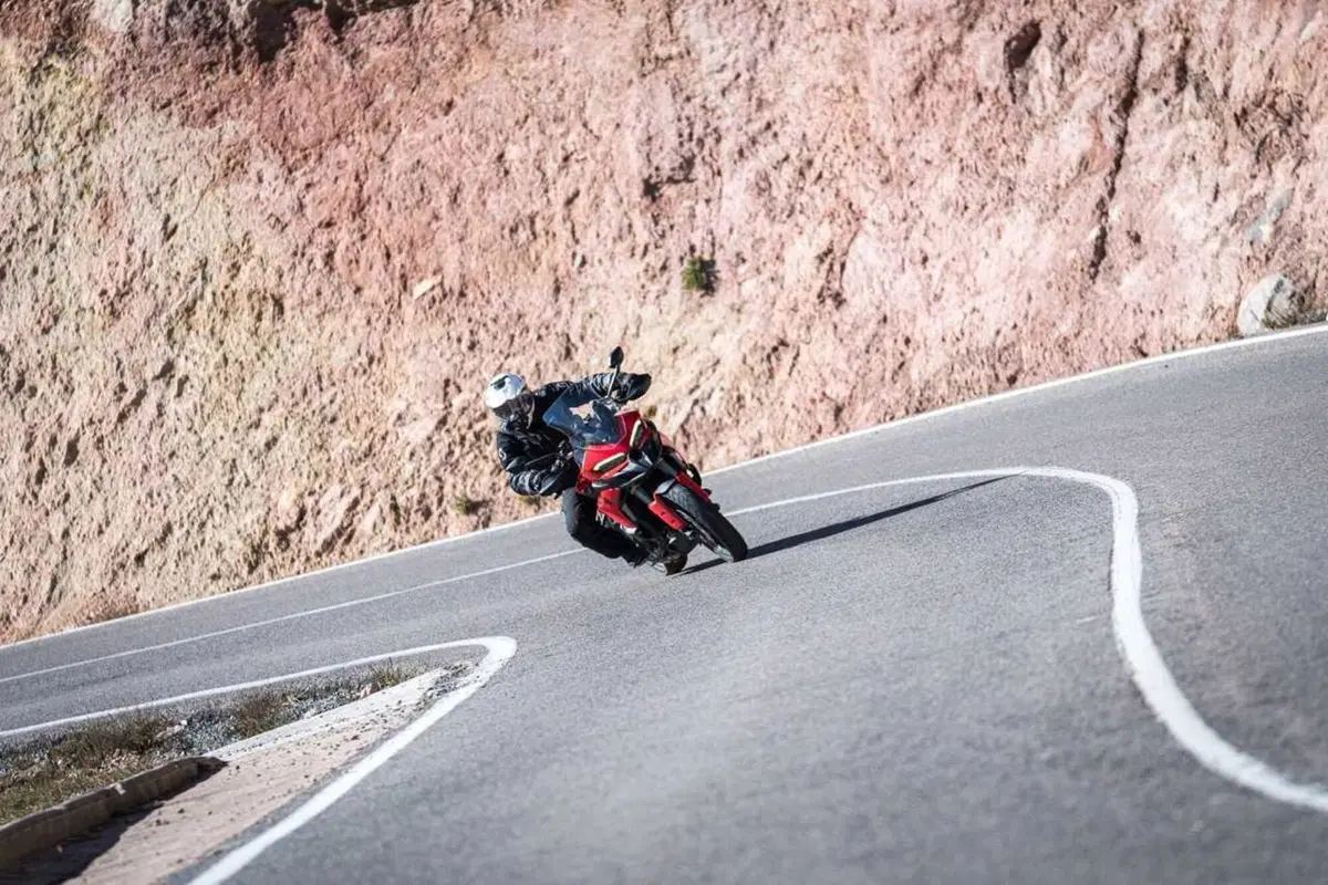 La Multistrada più leggera e facile di sempre? Abbiamo guidato la nuova Ducati V2 [VIDEO] (65)