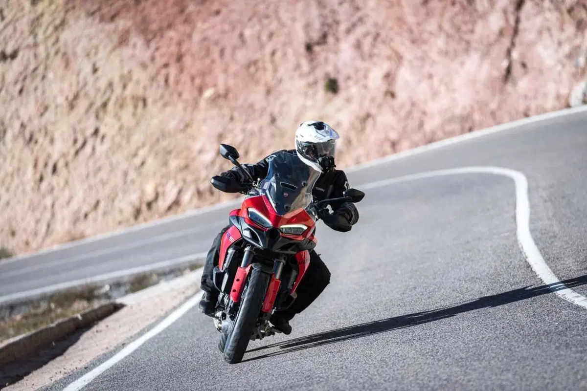 La Multistrada più leggera e facile di sempre? Abbiamo guidato la nuova Ducati V2 [VIDEO] (67)