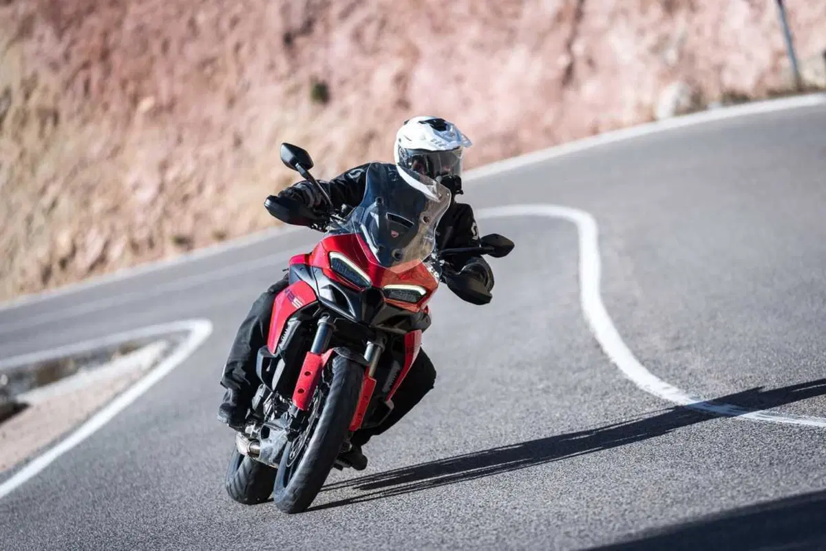 La Multistrada più leggera e facile di sempre? Abbiamo guidato la nuova Ducati V2 [VIDEO] (69)