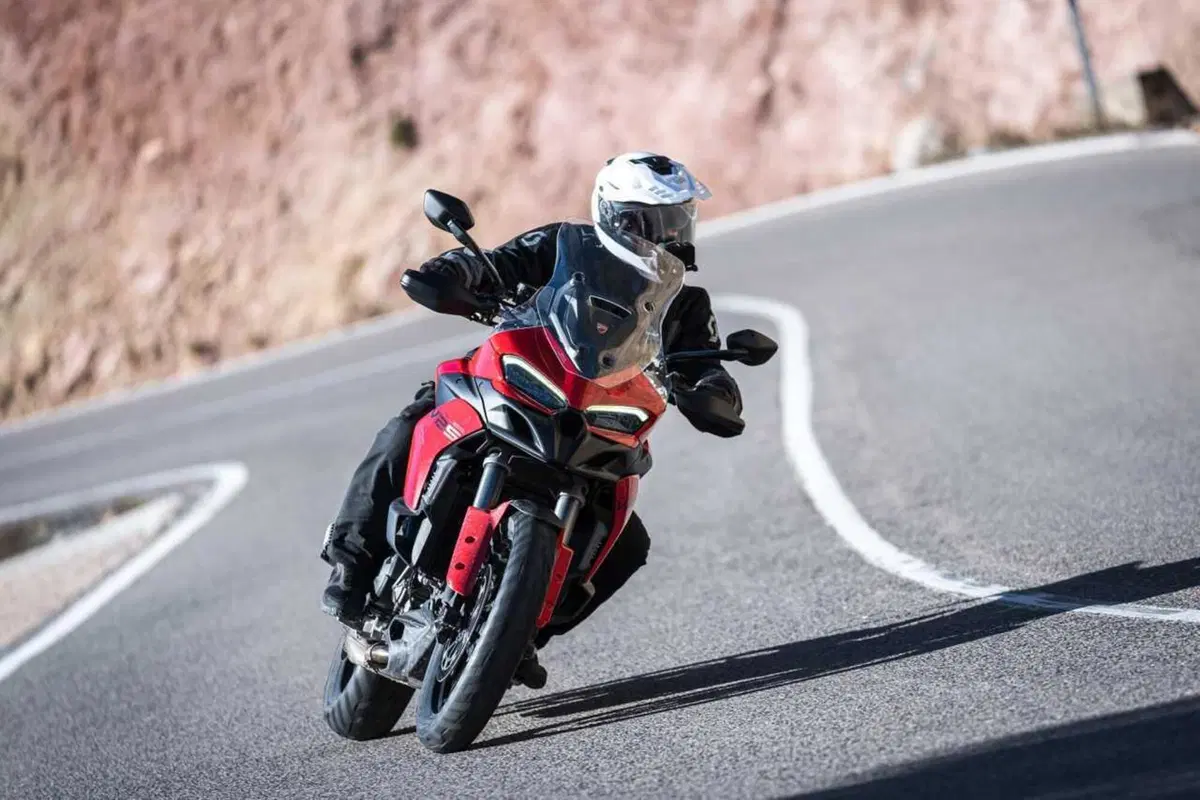 La Multistrada più leggera e facile di sempre? Abbiamo guidato la nuova Ducati V2 [VIDEO] (70)