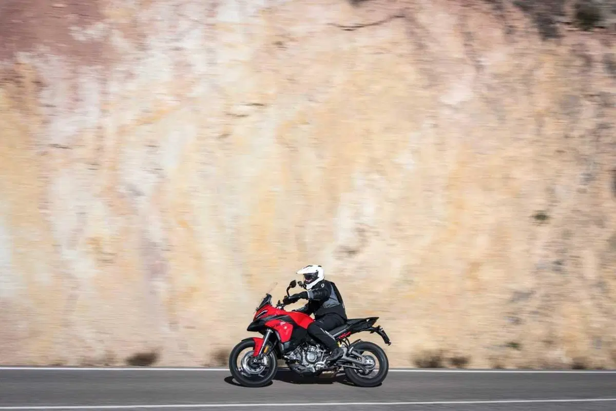 La Multistrada più leggera e facile di sempre? Abbiamo guidato la nuova Ducati V2 [VIDEO] (72)