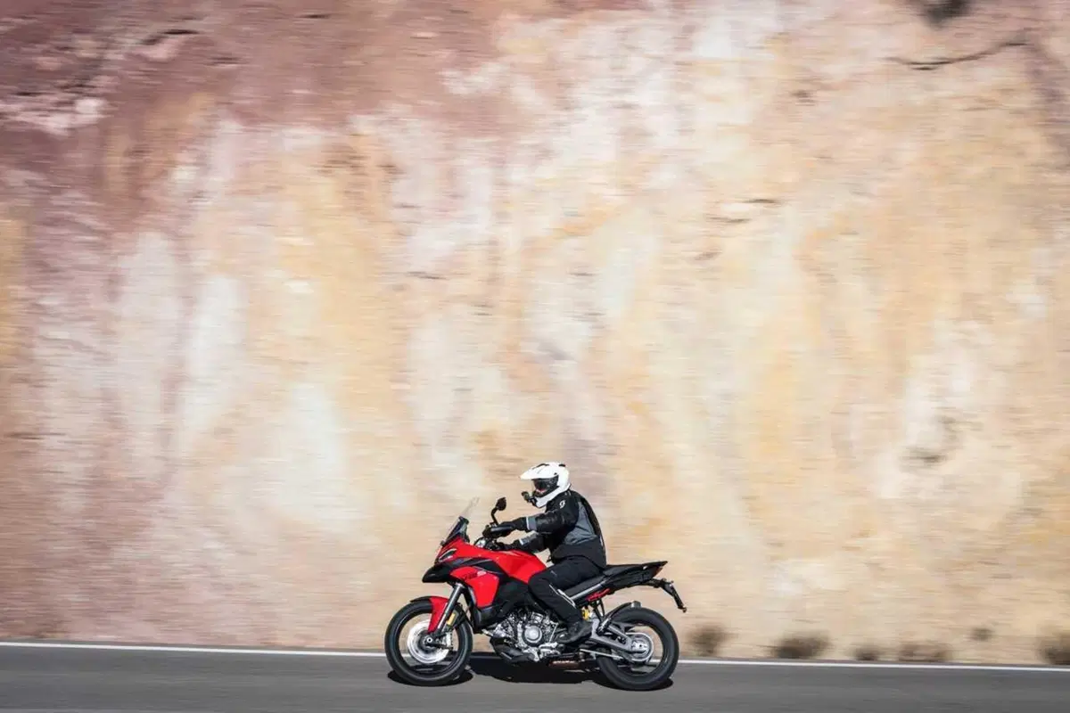 La Multistrada più leggera e facile di sempre? Abbiamo guidato la nuova Ducati V2 [VIDEO] (73)