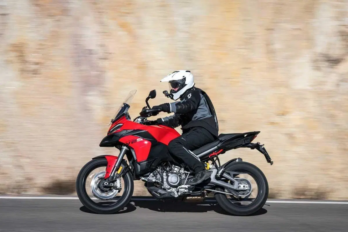 La Multistrada più leggera e facile di sempre? Abbiamo guidato la nuova Ducati V2 [VIDEO] (80)