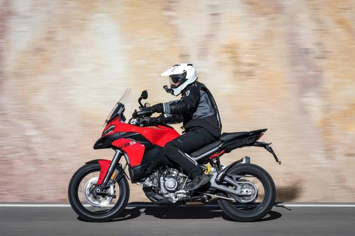 La Multistrada più leggera e facile di sempre? Abbiamo guidato la nuova Ducati V2 [VIDEO] (81)