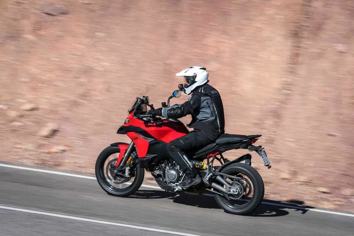 La Multistrada più leggera e facile di sempre? Abbiamo guidato la nuova Ducati V2 [VIDEO] (82)
