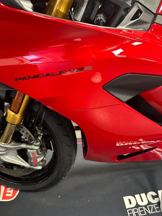 Ducati Panigale V2 S (2025) (5)