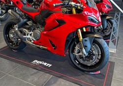 Ducati Panigale V2 S (2025) nuova