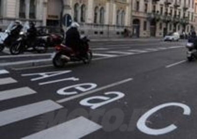 Milano - Cerchia dei Navigli: corsie preferenziali aperte a moto e scooter?