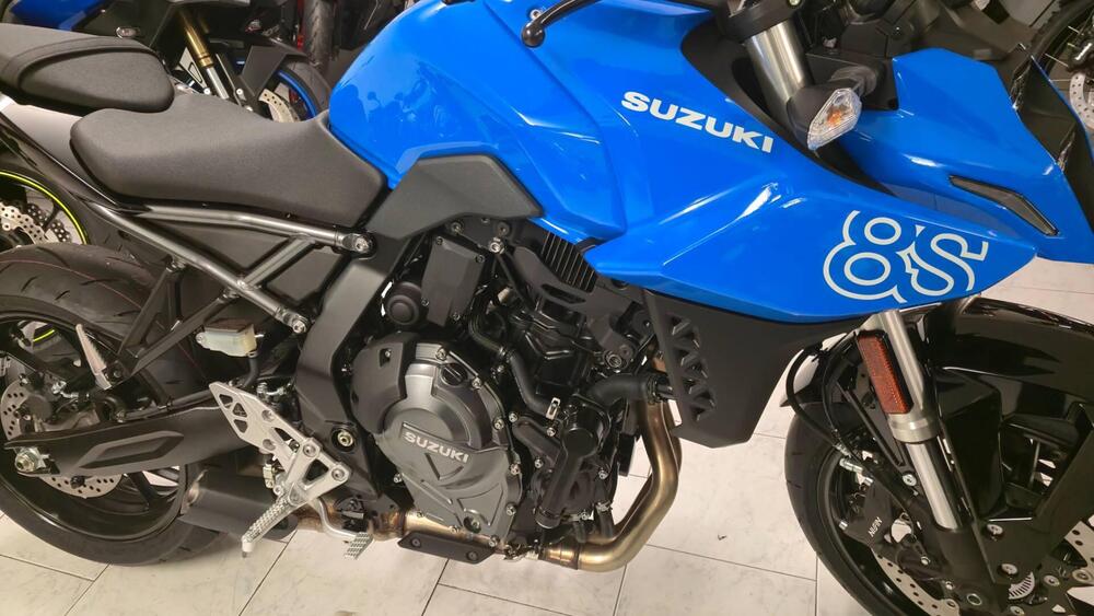 Suzuki GSX-8S (2023 - 25) (4)