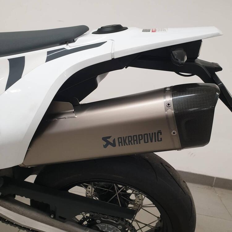 Husqvarna 701 Supermoto (2022) (2)