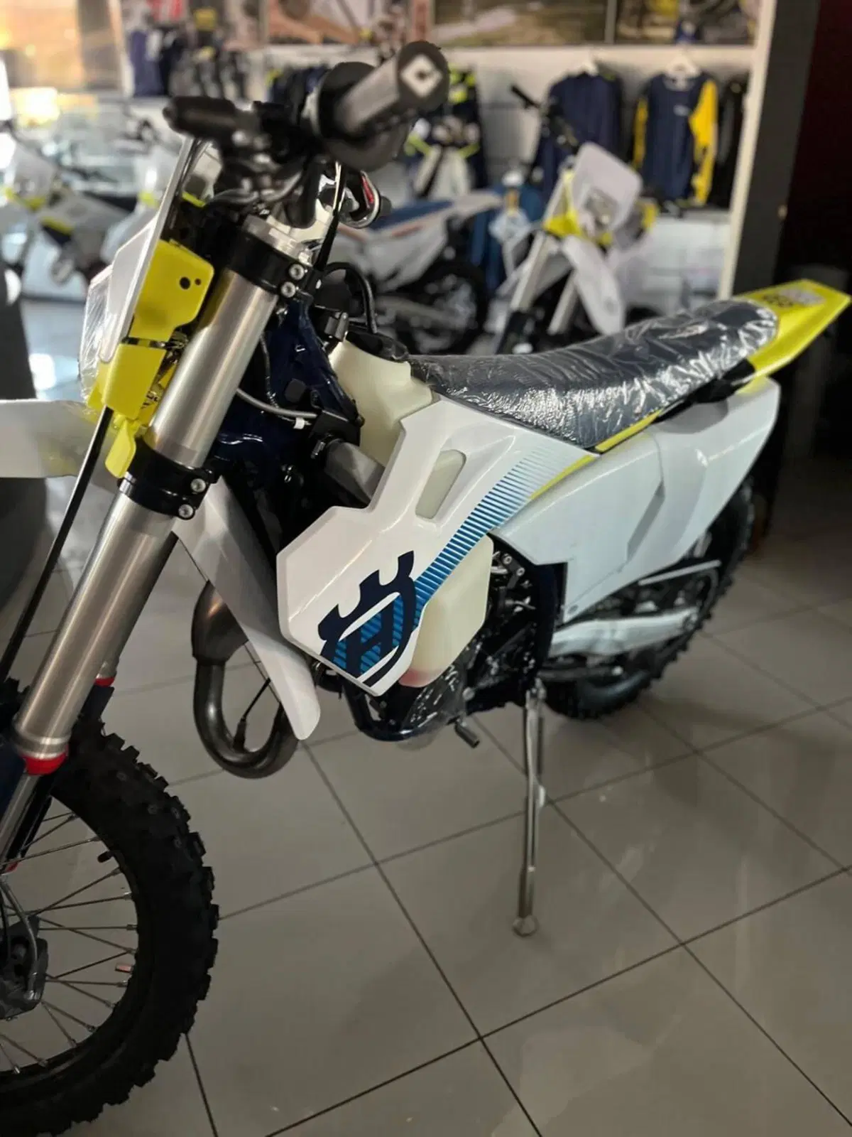 Husqvarna TE 300 (2024) (2)