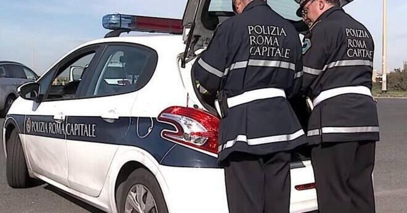 Fermato a Roma 23enne in scooter mentre circolava contromano, ubriaco e senza assicurazione