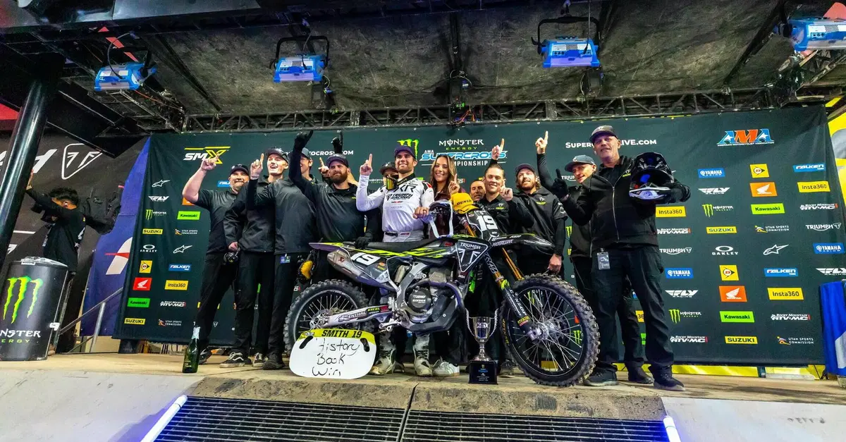 Triumph vince nell'AMA Supercross. A Glendale la prima storica vittoria della casa inglese