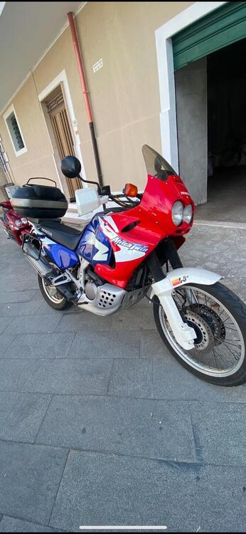 Honda africa twin xrv-750