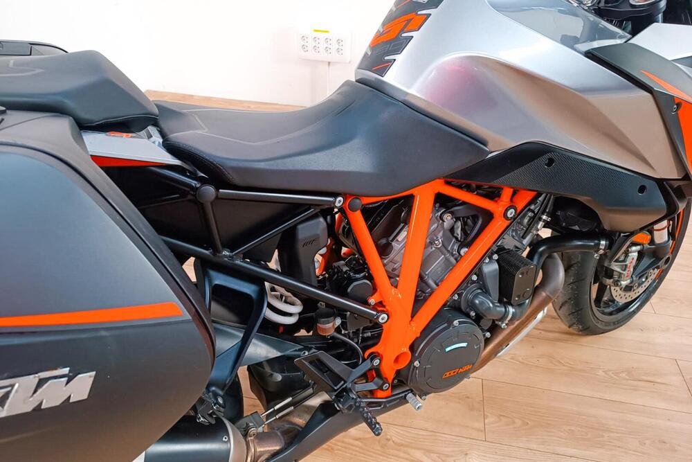 KTM 1290 Super Duke GT ABS (2016 - 18) (4)