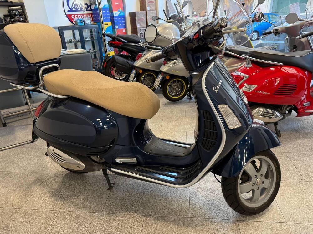 Vespa GTS 250 i.e. (2)