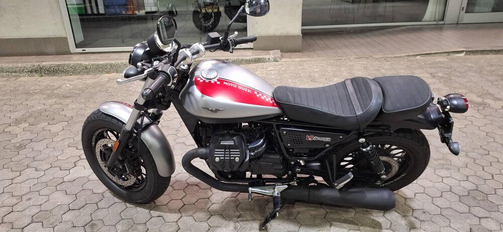 Moto Guzzi V9 Bobber (2016 - 18) (2)