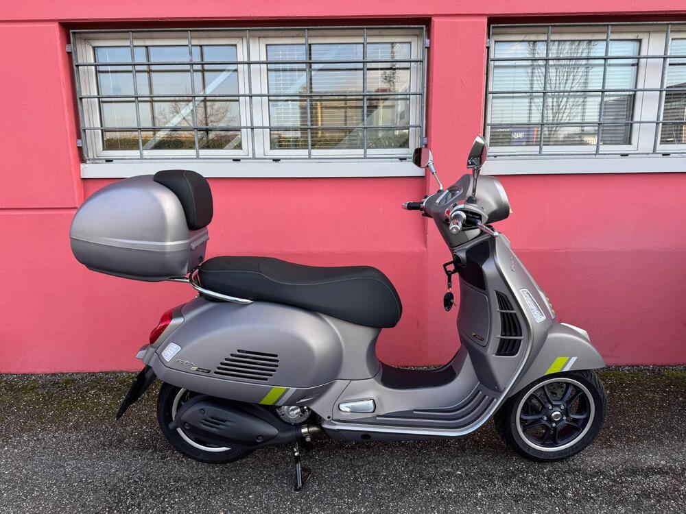 Vespa GTS 300 Super Tech (2023 - 24) (2)