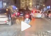 Uomo in scooter costringe il cane a correre al guinzaglio [VIDEO]