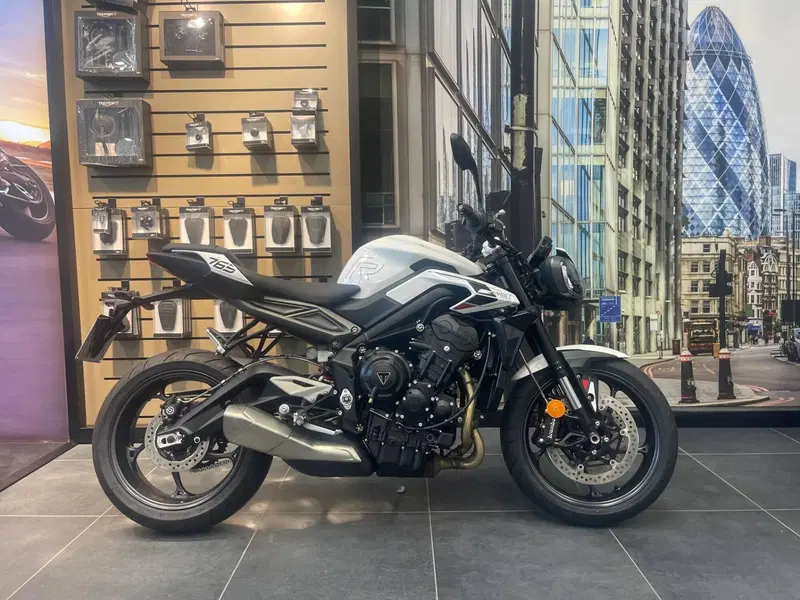 Triumph Street Triple 765 R (2023 - 26)