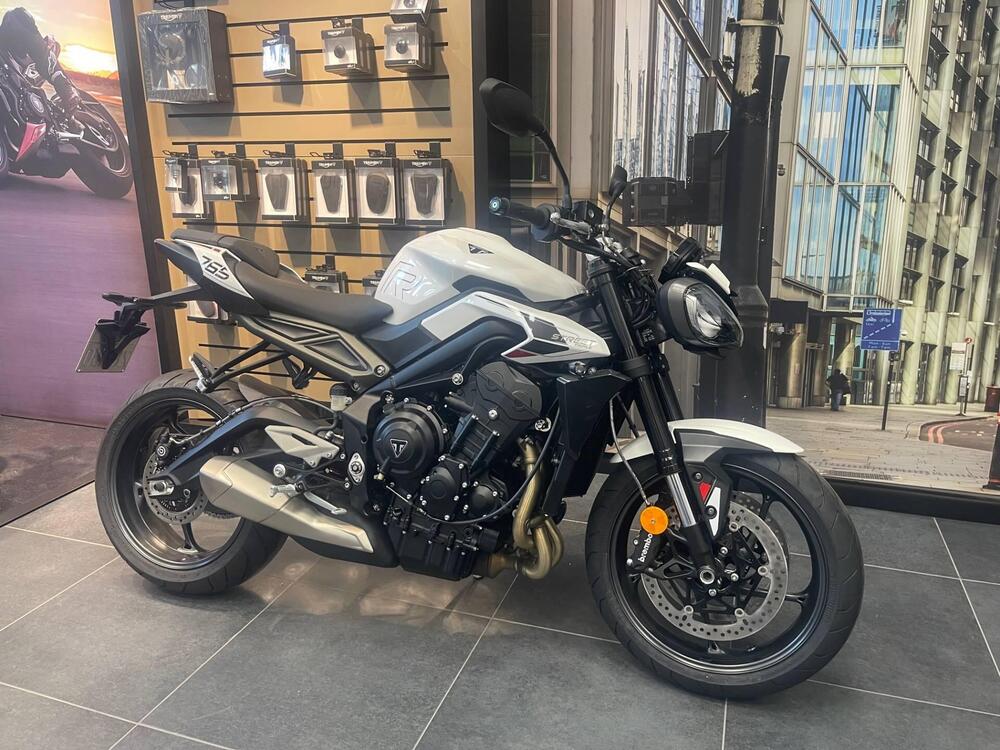 Triumph Street Triple 765 R (2023 - 25) (2)