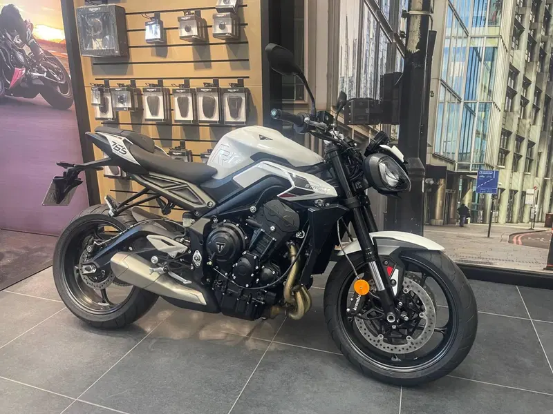 Triumph Street Triple 765 R (2023 - 26) (2)