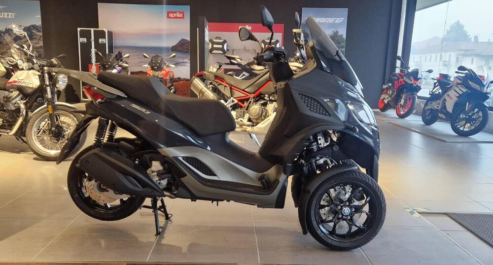 Piaggio MP3 310 (2025) (4)