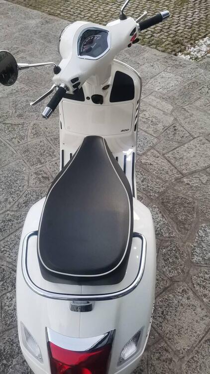 Vespa GTS 300 Super Hpe (2021 - 22) (2)