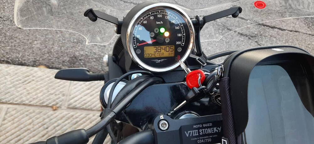 Moto Guzzi V7 III Stone S (2020) (5)