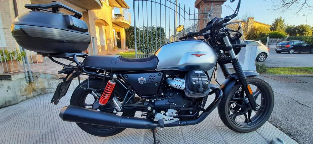 Moto Guzzi V7 III Stone S (2020)