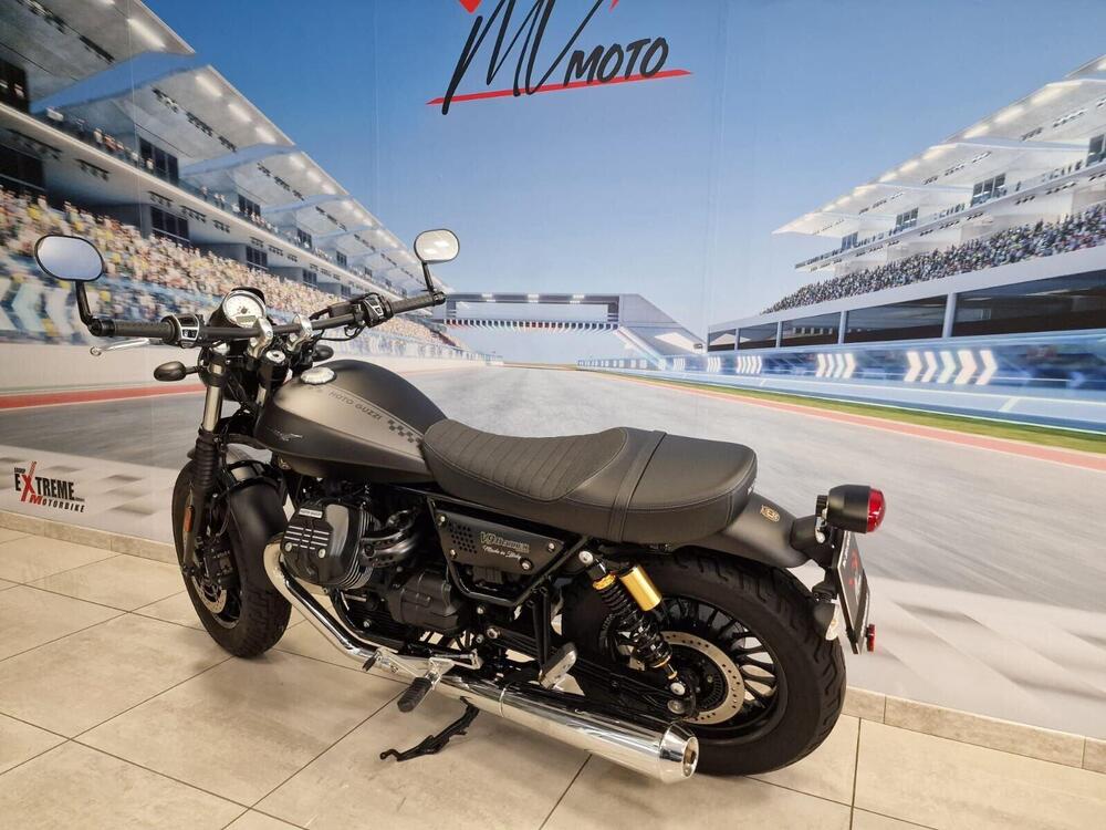 Moto Guzzi V9 Bobber (2016 - 18) (5)