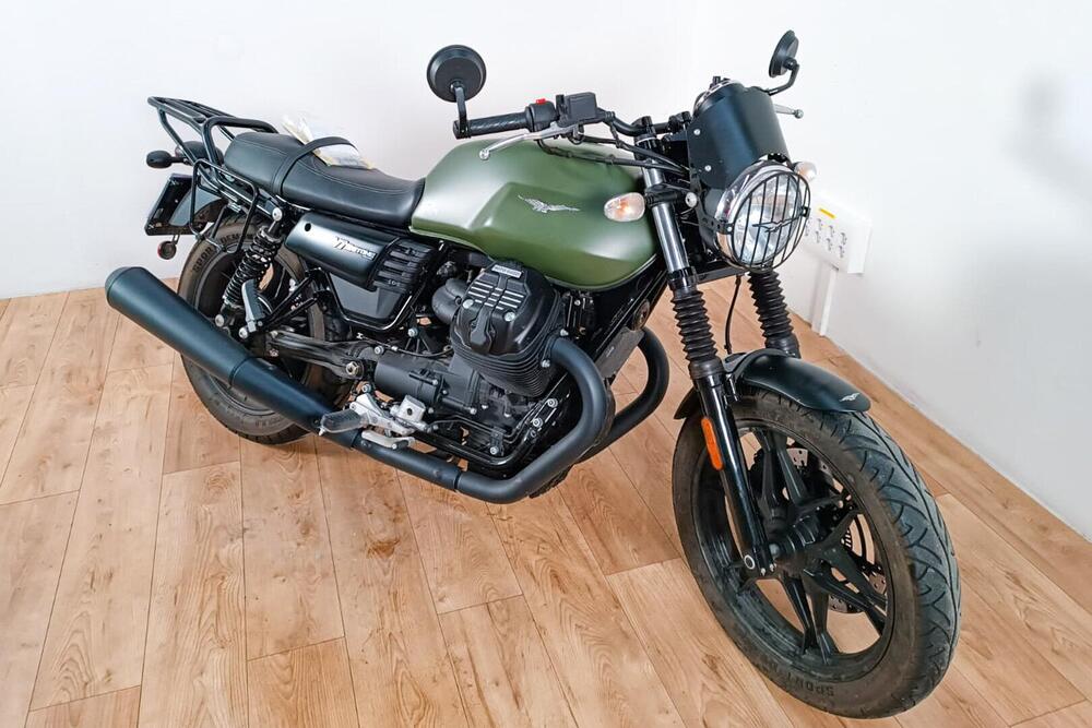 Moto Guzzi V7 III Stone (2017 - 20) (2)