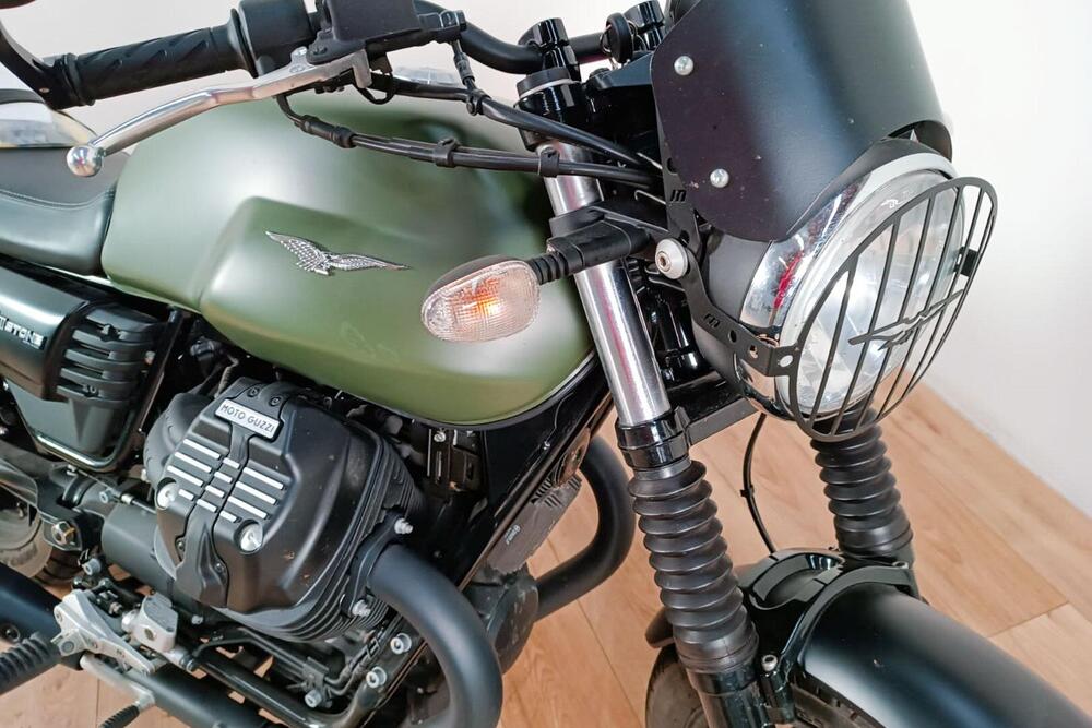 Moto Guzzi V7 III Stone (2017 - 20) (5)