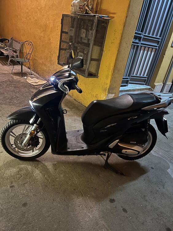 Honda SH 150i (2020 - 25) (4)