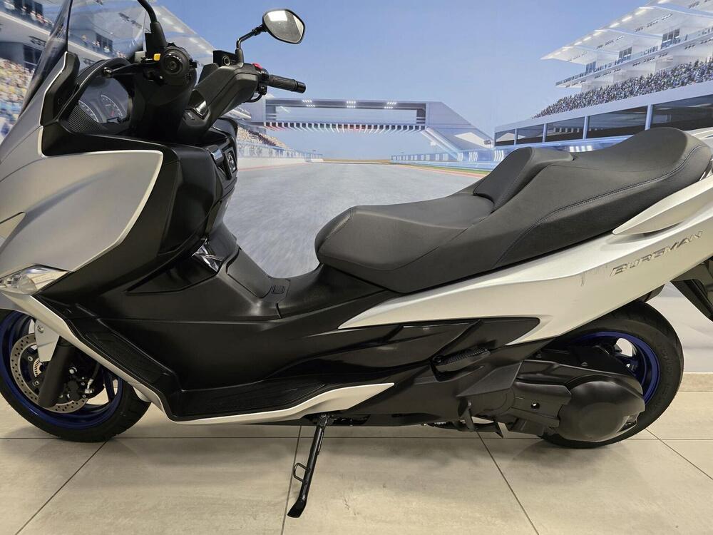 Suzuki Burgman 400 (2022 - 25) (3)