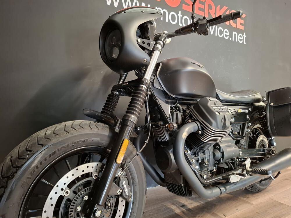 Moto Guzzi V9 Bobber (2016 - 18) (2)