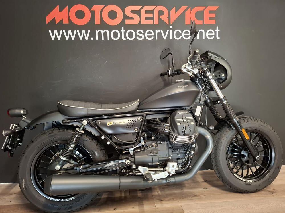 Moto Guzzi V9 Bobber (2016 - 18) (4)