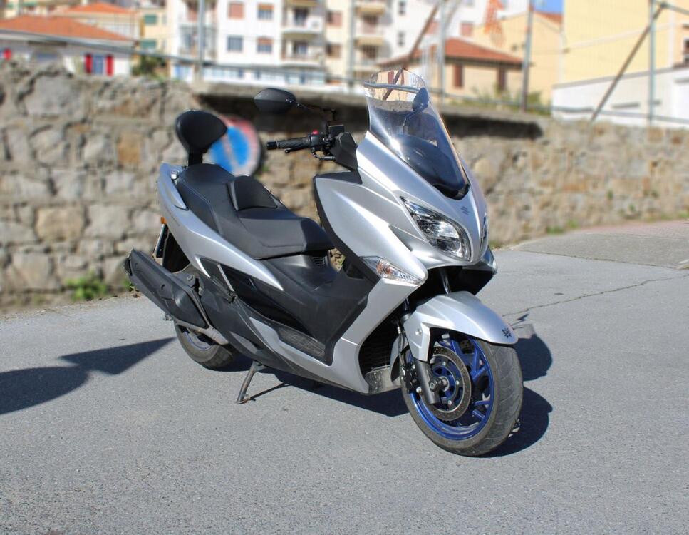 Suzuki Burgman 400 (2022 - 25) (4)