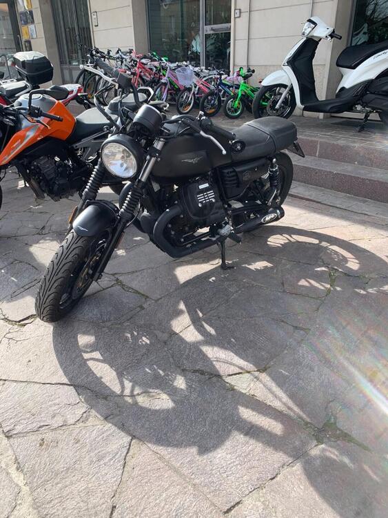 Moto Guzzi V7 III Stone (2017 - 20)