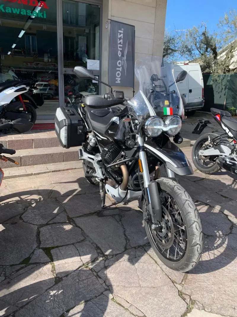 Moto Guzzi V85 TT Guardia d'Onore (2022 - 23)