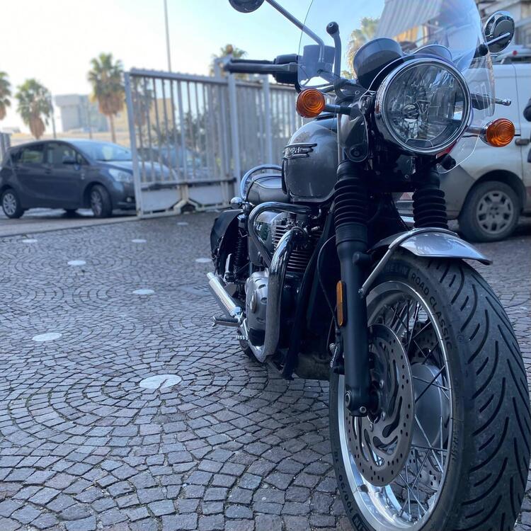 Triumph Bonneville T120 Gold Line Edition (2021) (2)