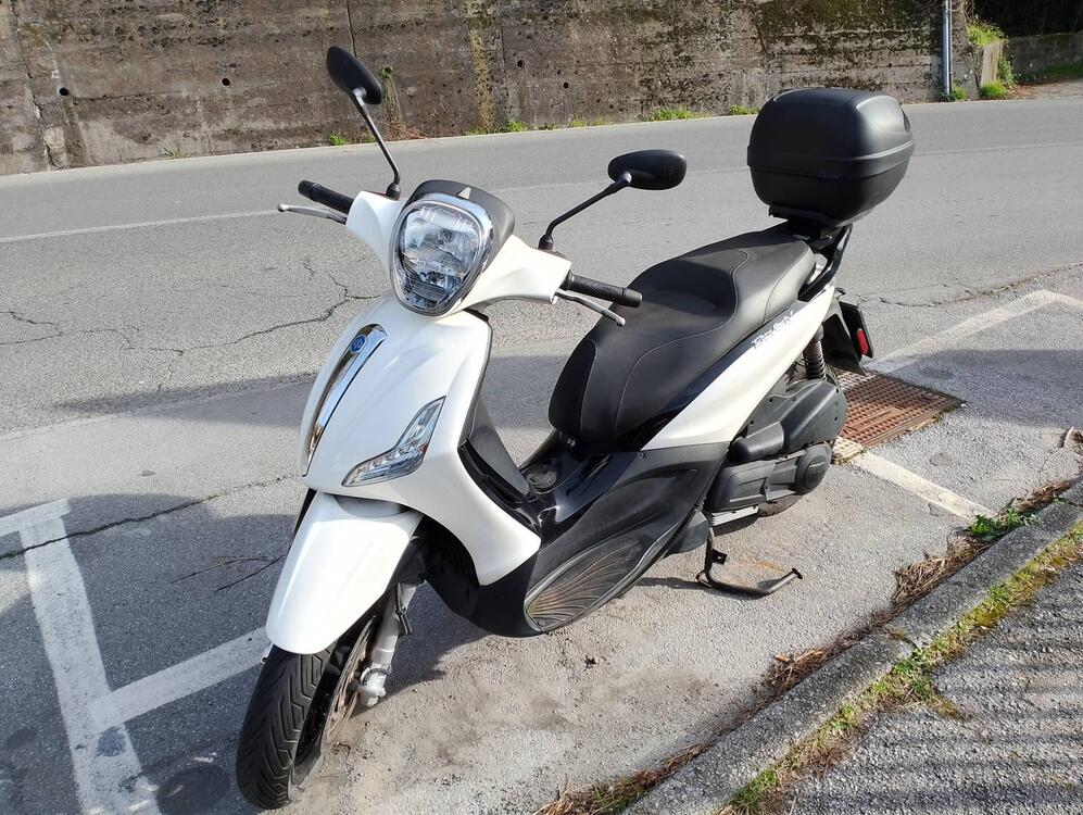 Piaggio Beverly 300 i.e. ABS-ASR (2016 - 20) (2)