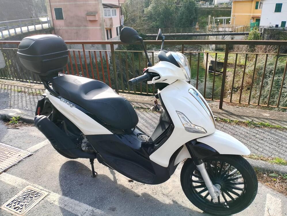 Piaggio Beverly 300 i.e. ABS-ASR (2016 - 20) (3)