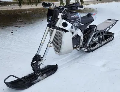 E dopo la Panigale ecco anche la Tuono V4 "delle nevi"