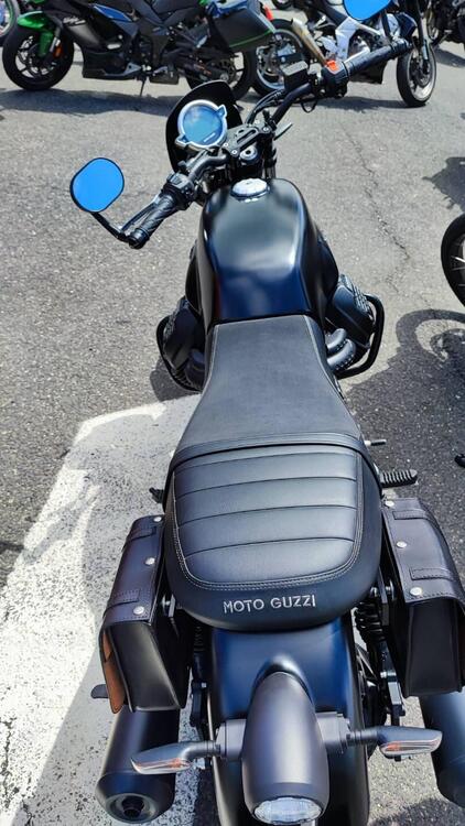 Moto Guzzi V7 Stone (2021 - 25) (3)